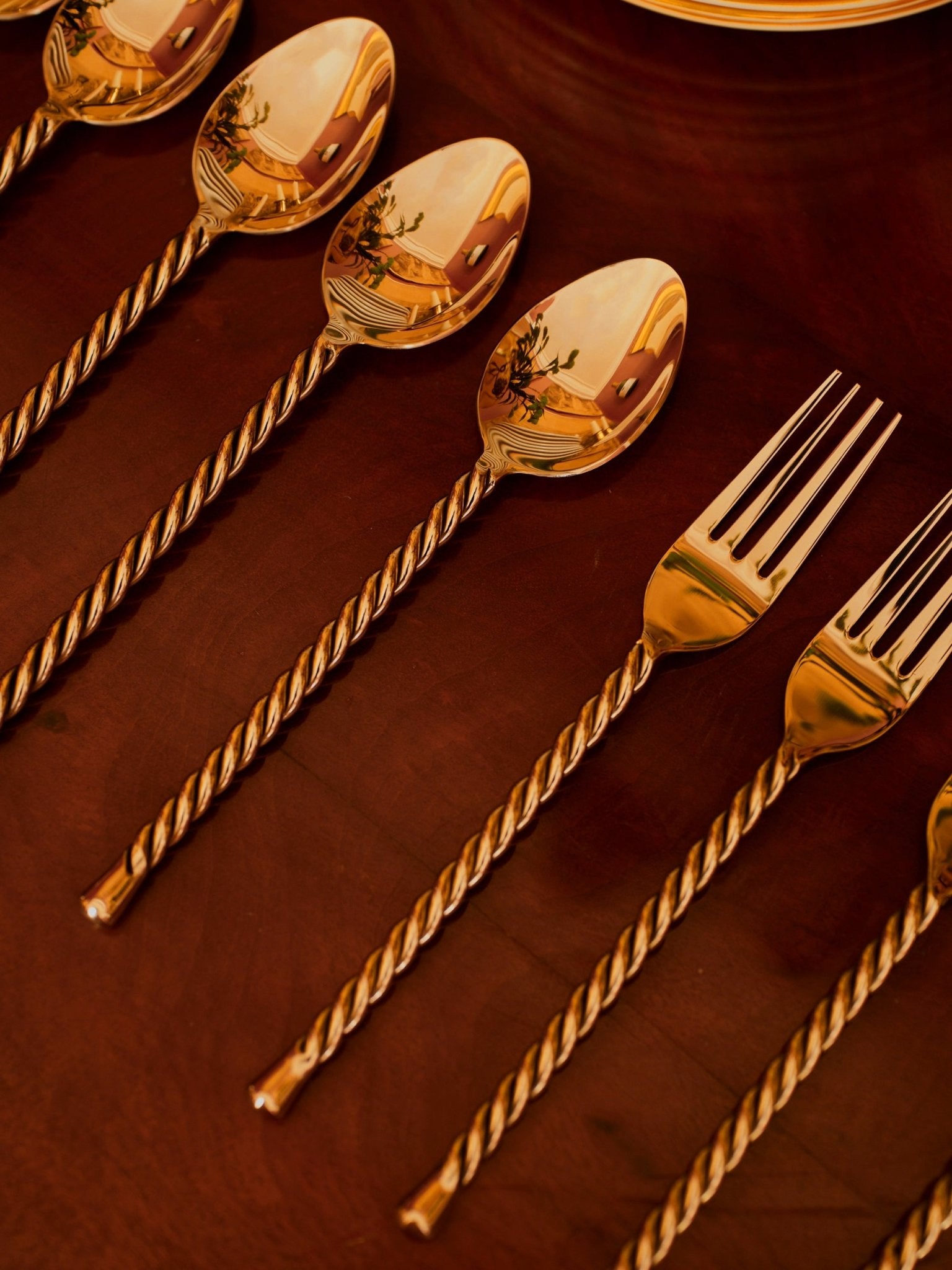 CUTLERY SET GOLDEN TWIRL - House of Quintana
