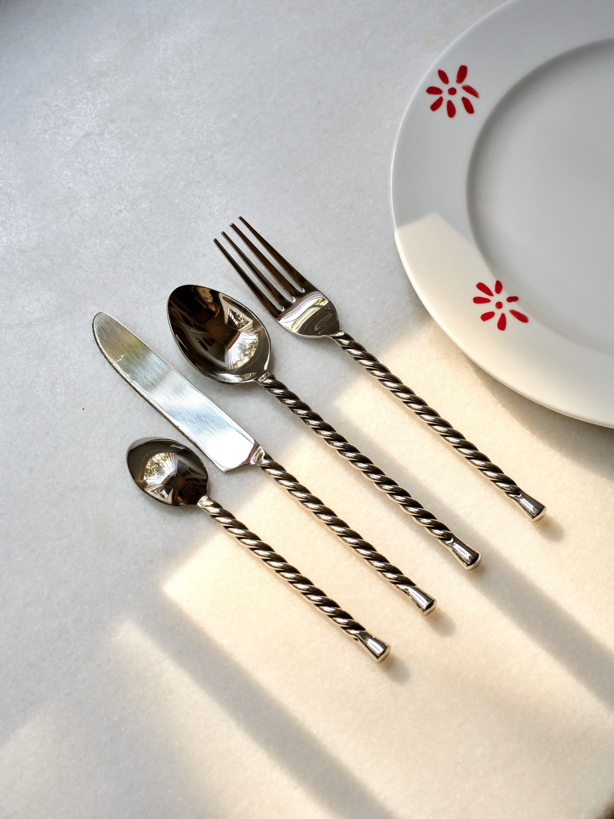 Twirl stainless steel cutlery set of 4 pieces