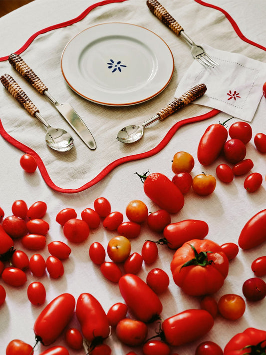 Beige linen placemat with red wavy edge – view 2