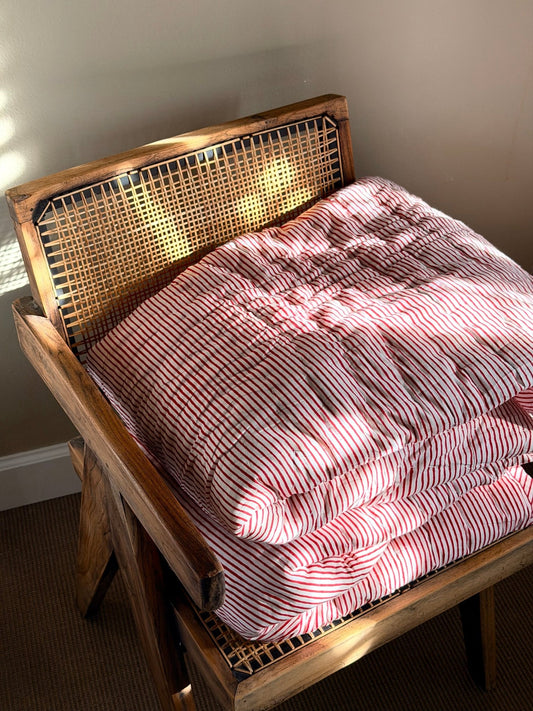 Reversible red cotton quilt with stripes and floral print – view 2