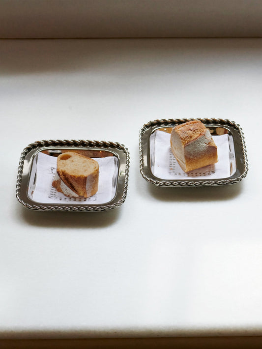 TWIRL BREAD TRAY WITH LINEN NAPKIN - House of Quintana
