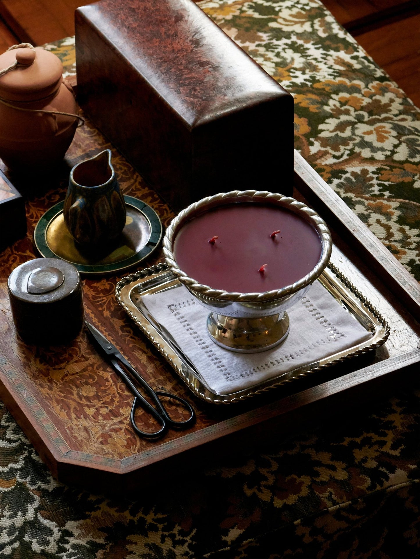 TWIRL TRAY BIG WITH LINEN NAPKIN - House of Quintana