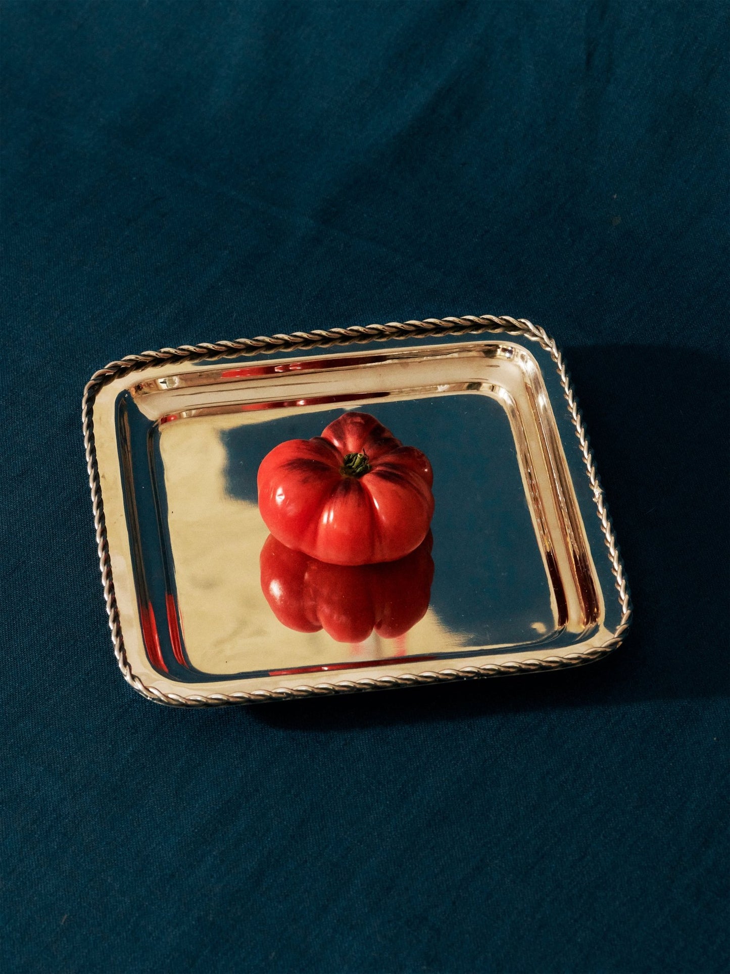 TWIRL TRAY BIG WITH LINEN NAPKIN - House of Quintana