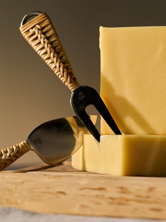 Cheese cutlery set with handwoven raffia handle – view 2