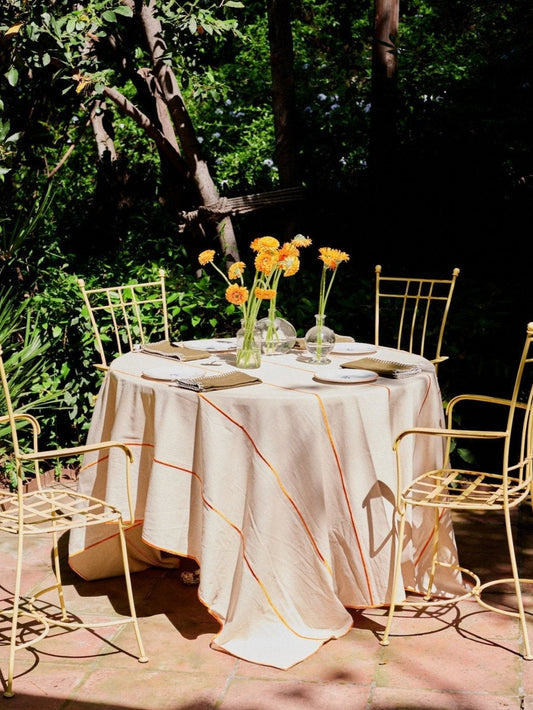 THE LINEN TABLE SET
