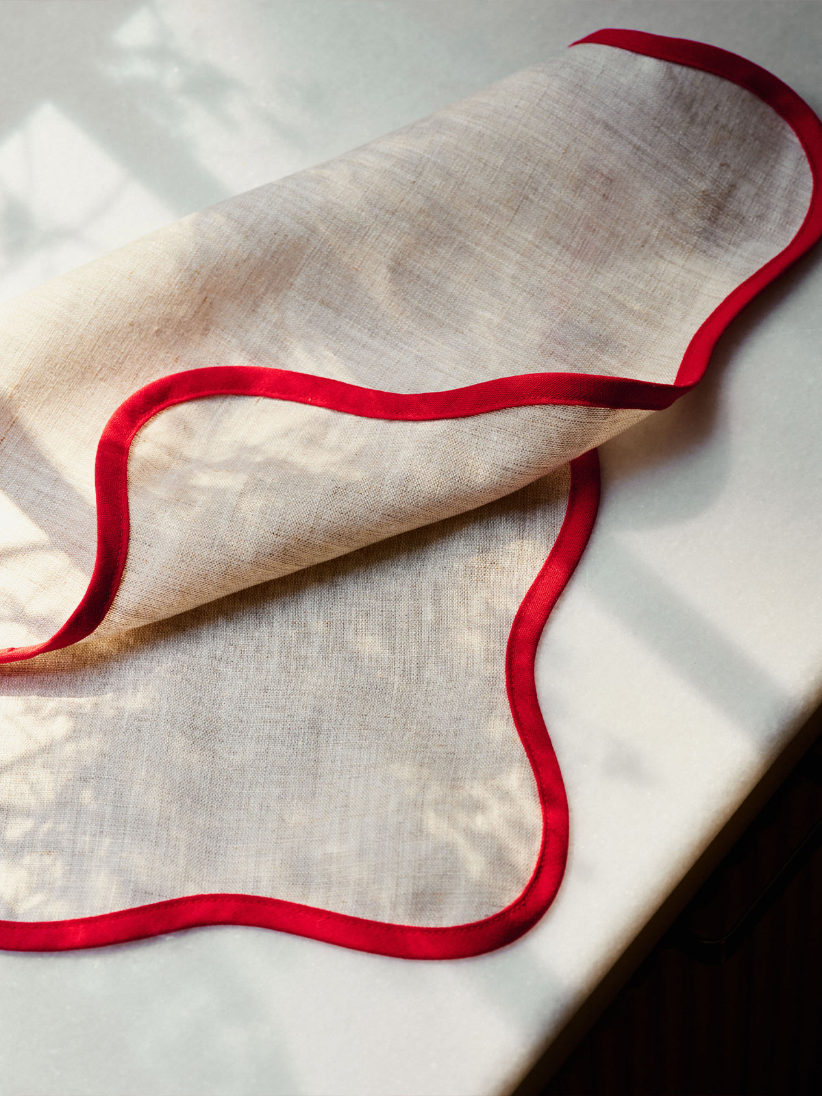 LINEN PLACEMAT WAVING EDGE RED