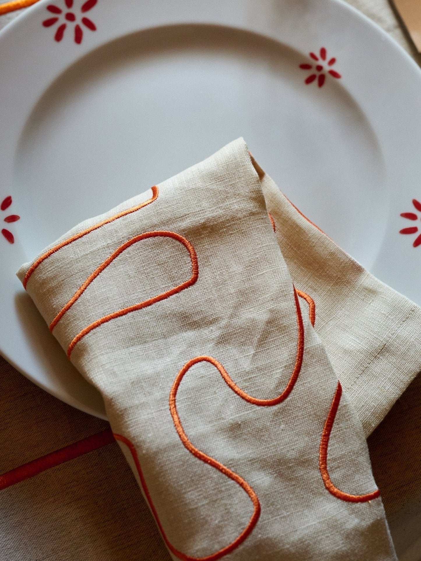 PAIR OF EMBROIDERED LINEN NAPKINS ORANGE - House of Quintana