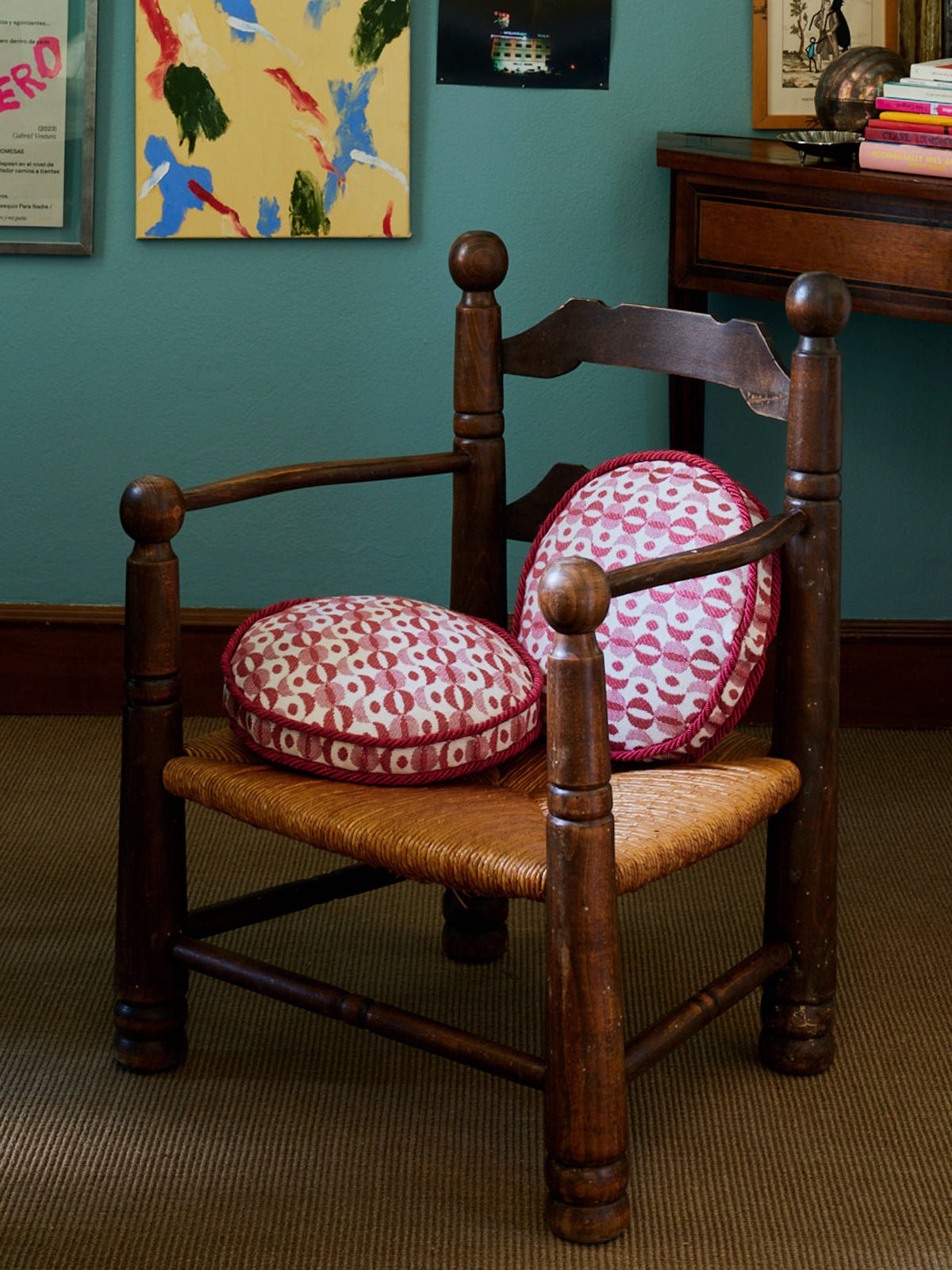 ROUND PILLOW WITH PIPING CORD - House of Quintana