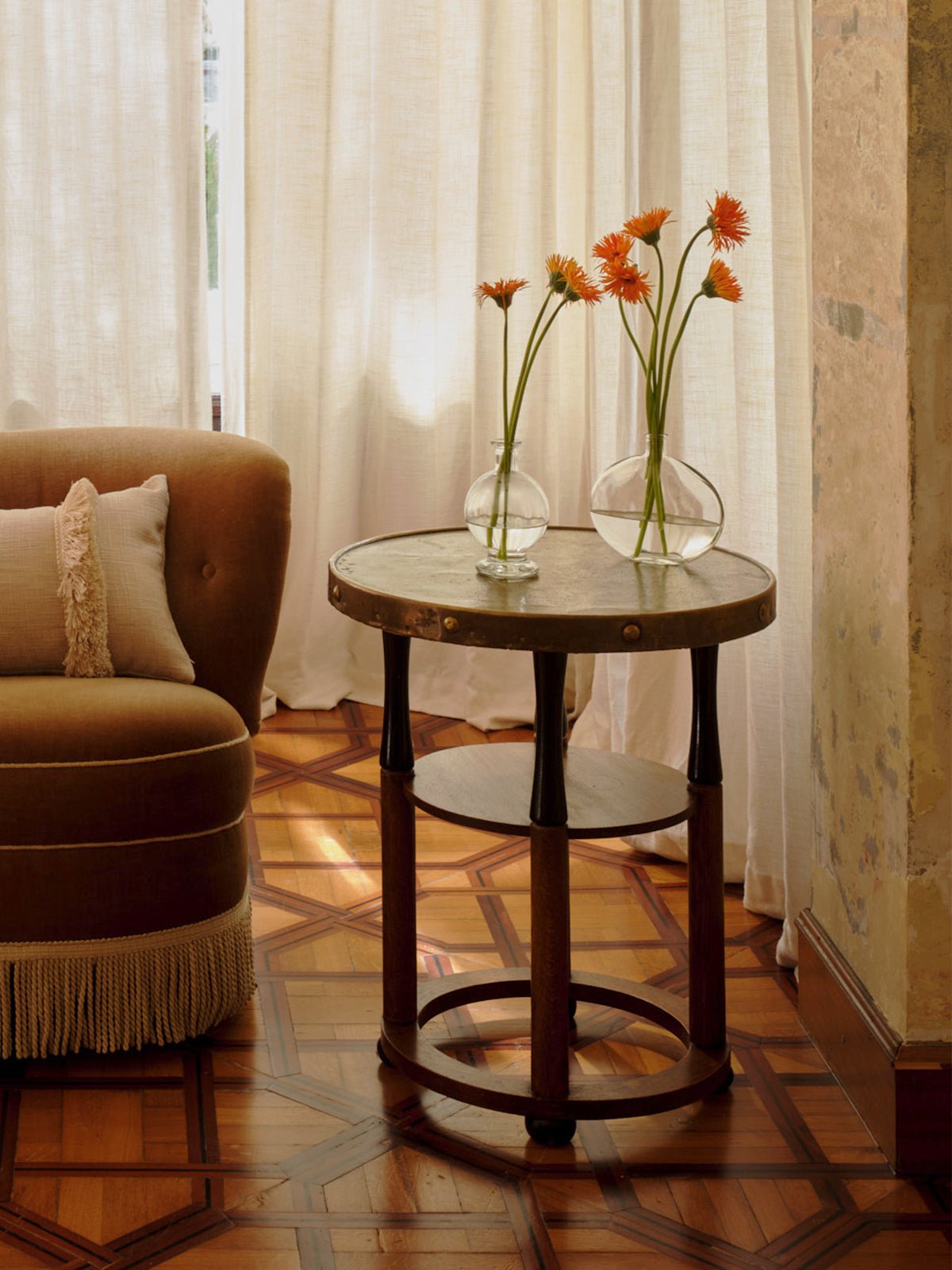 SIDE TABLE WITH BRASS TOP, ART NOUVEAU, 20TH CENTURY - House of Quintana